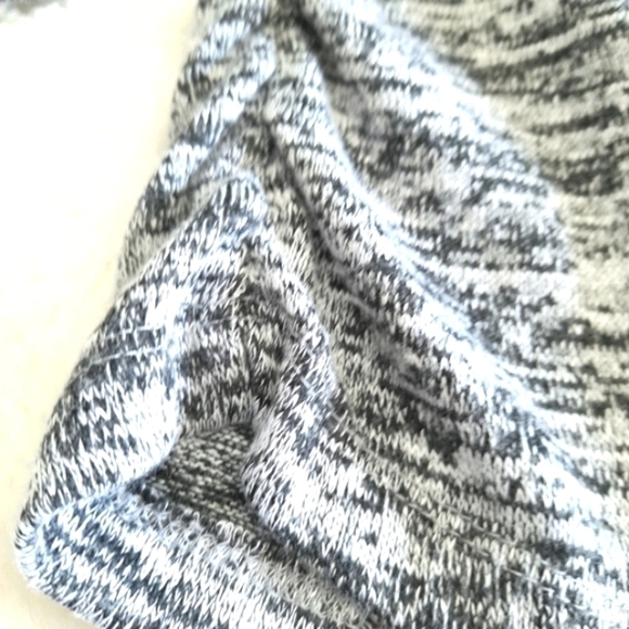 lz Byer NWT Juniors size XL black  white sweater - Picture 5 of 6